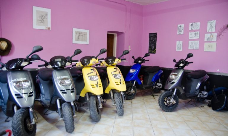 Zambelis Rent a scooter