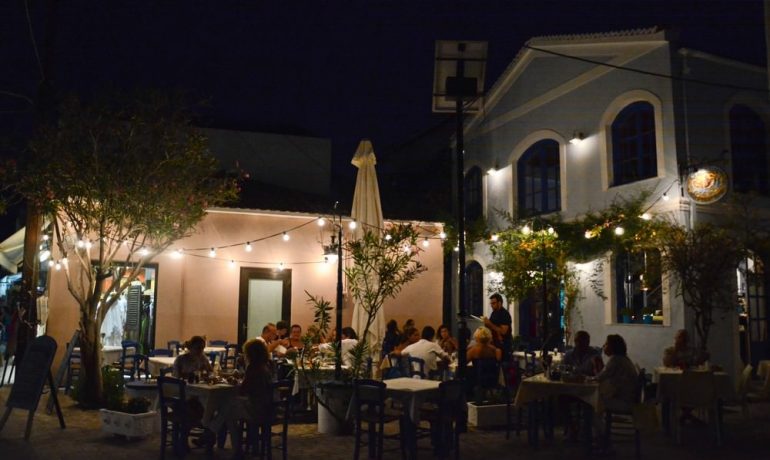 Sirens Restaurant-Yacht Club